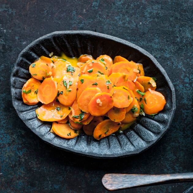 Gedünstete Möhren mit Petersilie-image