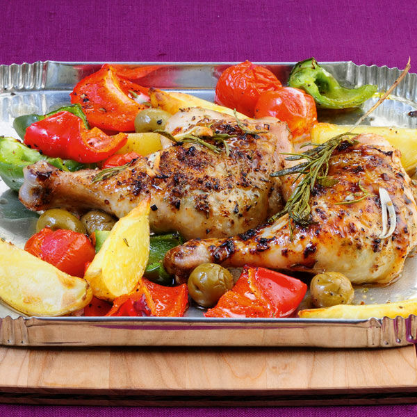 Hahnchenkeulen Vom Blech Mit Sommergemuse Rezept Kuchengotter