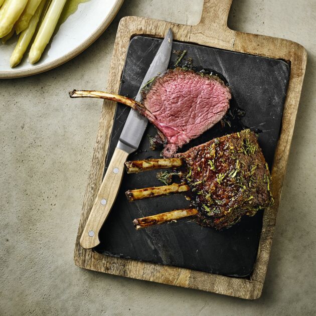 Damwild Karree Mit Ingwer Krauter Kruste Und Spargel Rezept Kuchengotter