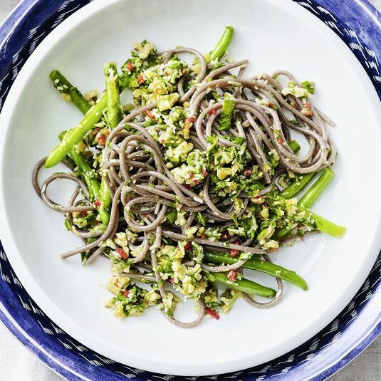 rucola chili pesto mit buchweizenpasta rezept kuchengotter