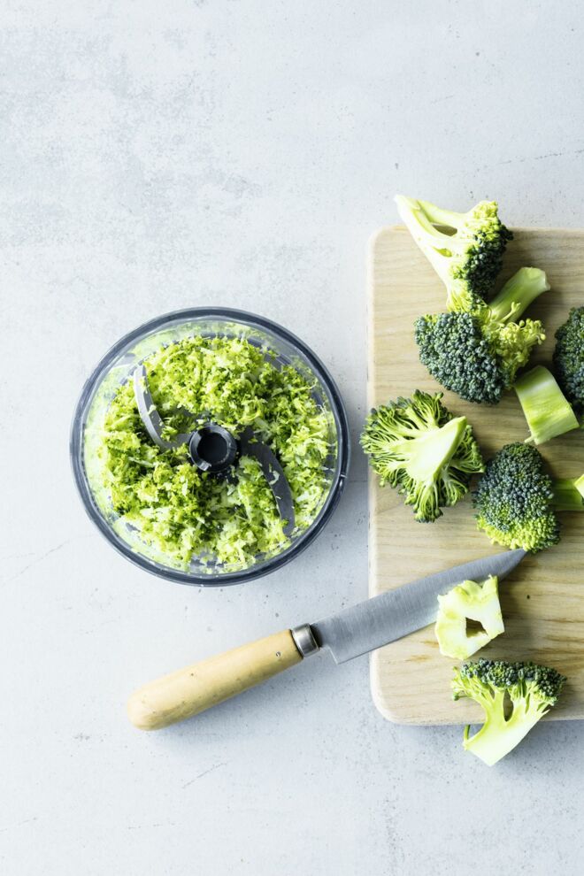 Brokkoli-Bratlinge mit Salat