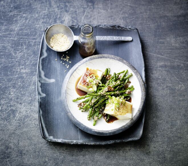 Gedämpfter Tofu mit Sesam-bohnen Gedämpfter Tofu mit Sesam-bohnen