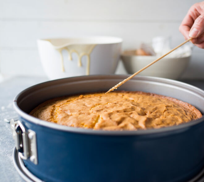 Kuchen backen Stäbchenprobe machen