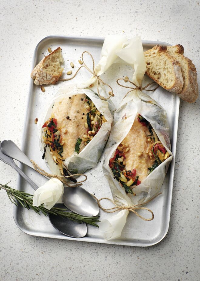 Lachsforelle im Päckchen mit Mangold Lachsforelle im Päckchen mit Mangold