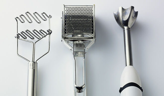 Kartoffeln pressen und stampfen Kartoffeln pressen und stampfen