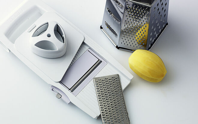 Kartoffeln reiben und hobeln Kartoffeln reiben und hobeln