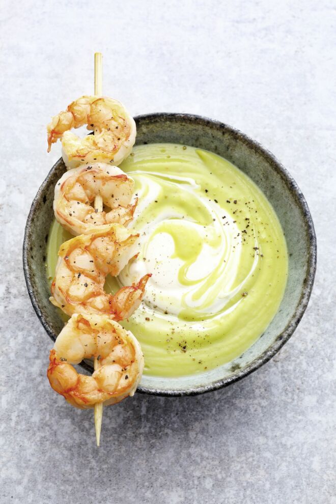 Avocadosuppe mit Garnelenspiess Avocadosuppe mit Garnelenspiess