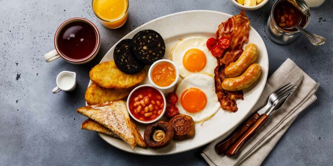 Das deftige Full Irish Breakfast ist einer der Klassiker der irischen Küche. Irische Rezepte