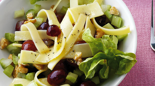 Mmmh so ein Käse - Unsere besten Rezepte für Käsesalat! | Küchengötter Mmmh so ein Käse - Unsere besten Rezepte für Käsesalat! | Küchengötter