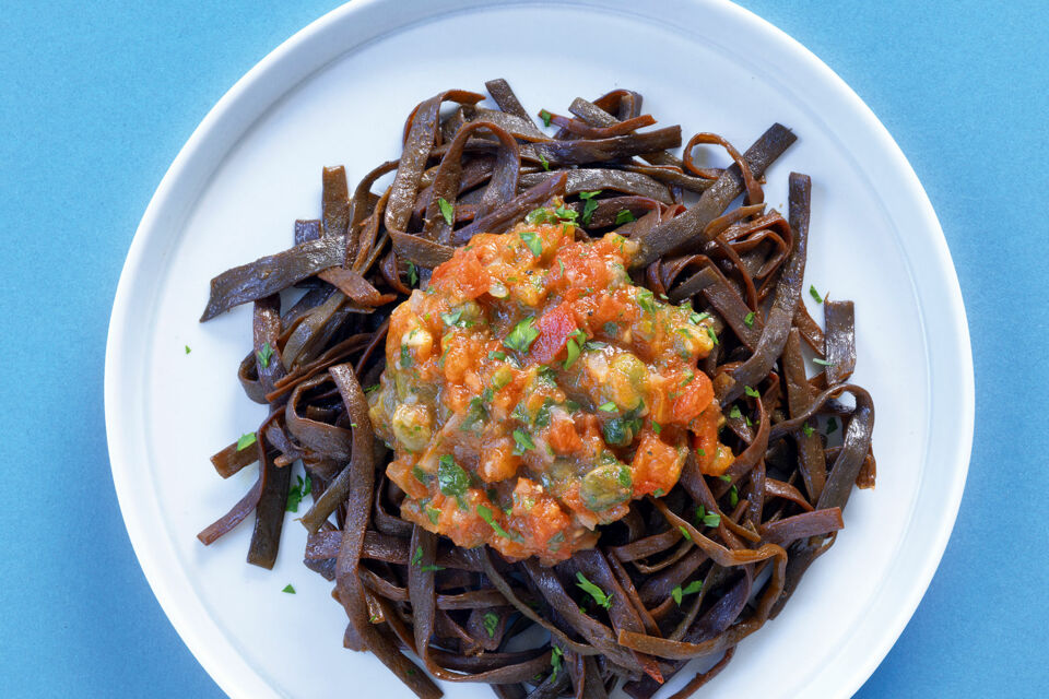 Meeres-Spaghetti mit Tomaten