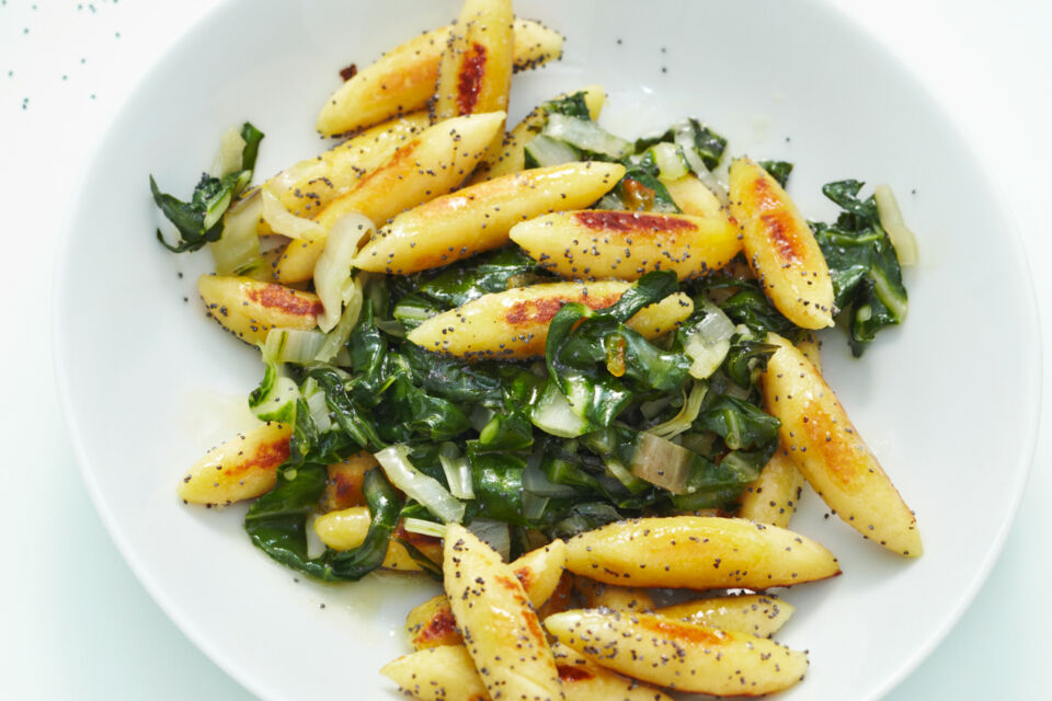 Mangold - so einfach bereitest du das gesunde Gemüse zu | Küchengötter Mangold - so einfach bereitest du das gesunde Gemüse zu | Küchengötter