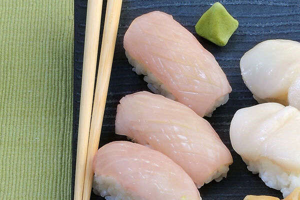Nigiri-Sushi mit Tintenfisch