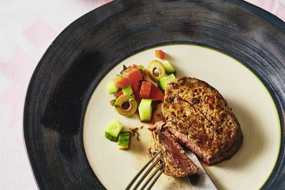 Harissa-Steak mit Orientsalat