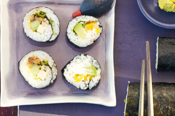 Vegetarische Sushi mit zweierlei Füllung