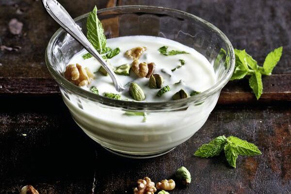 Arabischer Minzjoghurt