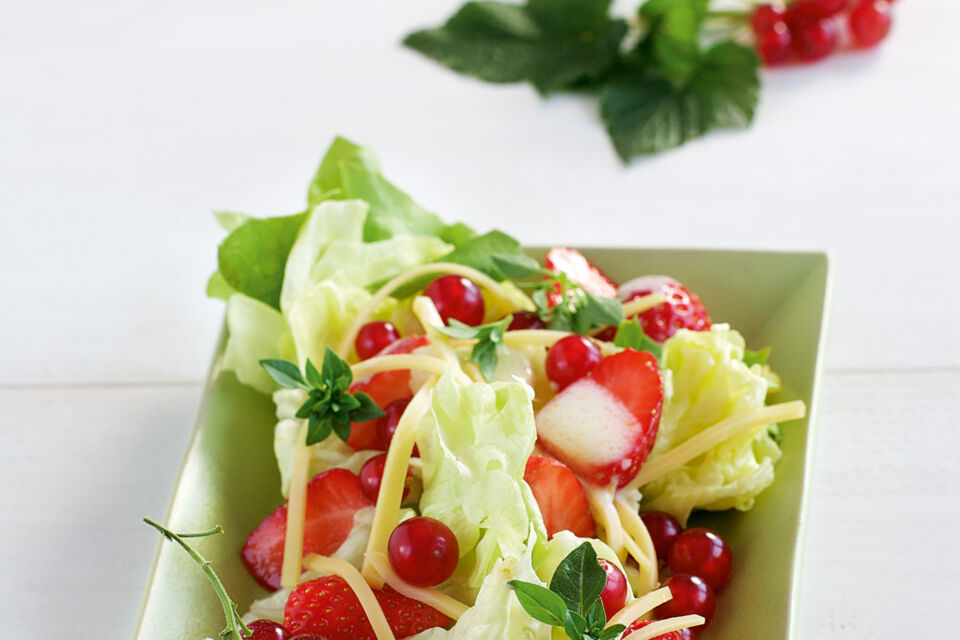 Kopfsalat mit Erdbeeren