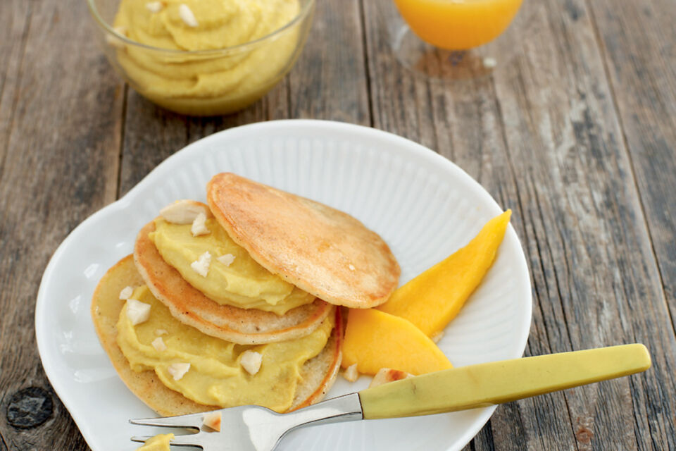 Vanilla-Pancakes mit Mango-Mandel-Creme