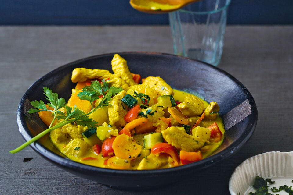 Gemüse-Ananas-Curry mit Putenbruststreifen