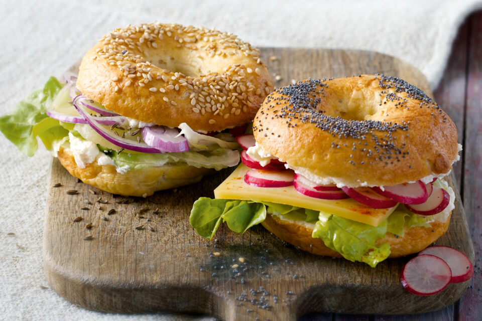 19 Bagel Rezepte - Bagel belegen - Bagel Grundrezepte | Küchengötter