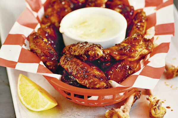 CHICKEN WINGS MIT BLUE CHEESE DIP