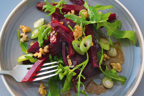 Rote-Bete-Salat mit Nüssen
