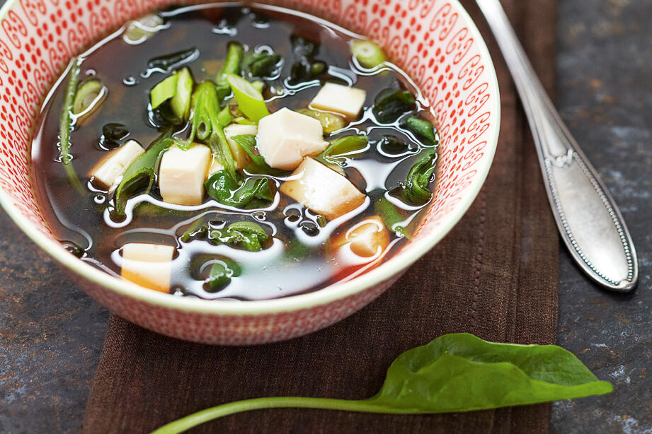 Misosuppe mit Spinat und Tofu