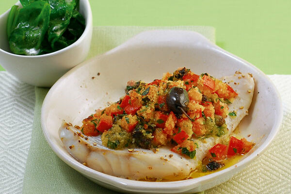 Rotbarsch mit Olivenkruste und Spinat