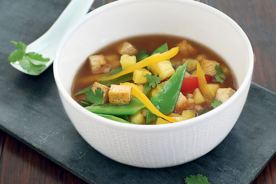 Sauer-scharfe Suppe mit Tofu