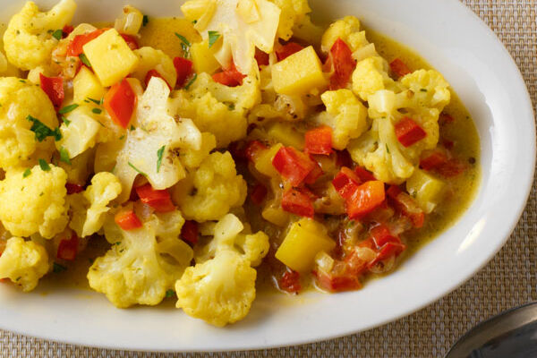 Blumenkohl-Kartoffel-Pfanne mit Curry-Kokoscreme