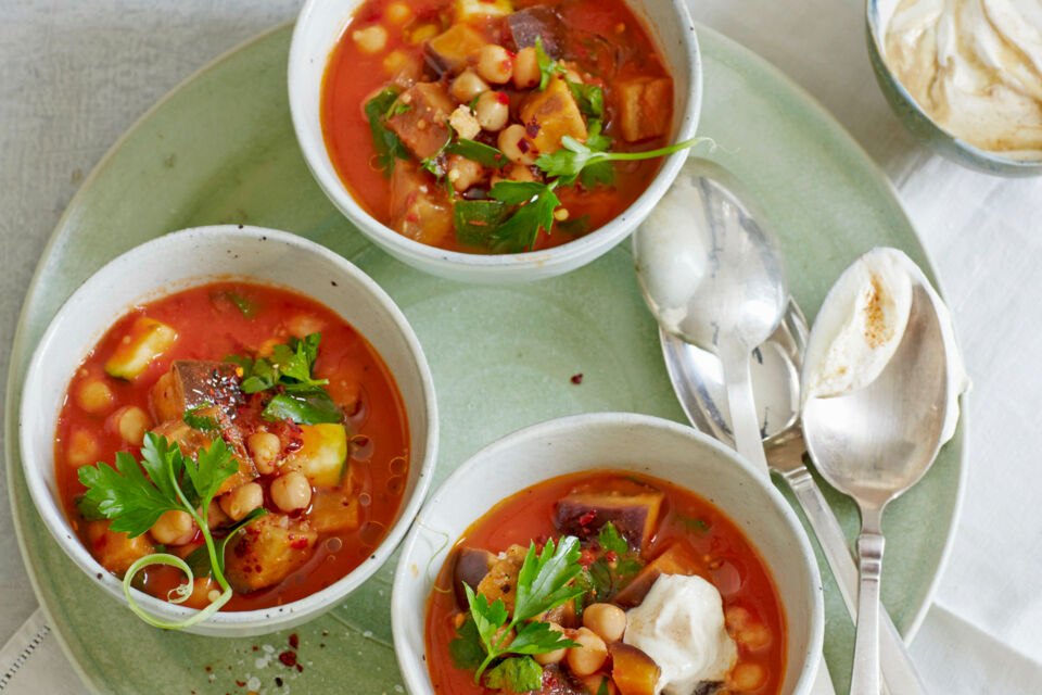 Tomaten-Kichererbsen-Topf mit Sumach-Joghurt