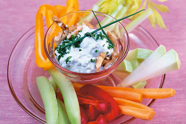 Gemüsesticks mit Dip: die gesunde Snack Alternative | Küchengötter Gemüsesticks mit Dip: die gesunde Snack Alternative | Küchengötter