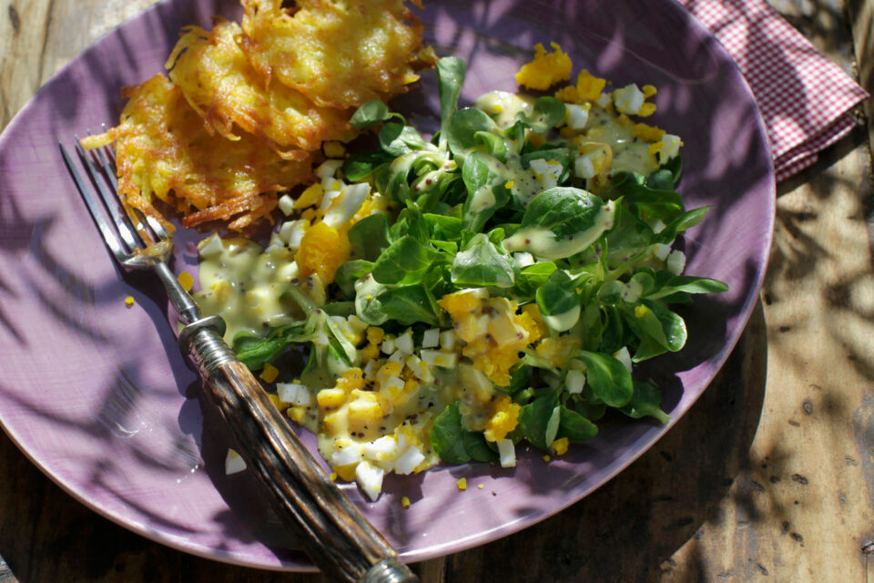 Feldsalat mit Eier-Senf-Dressing
