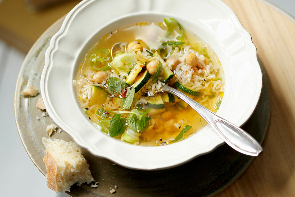 Zucchini-Reis-Suppe mit Minze