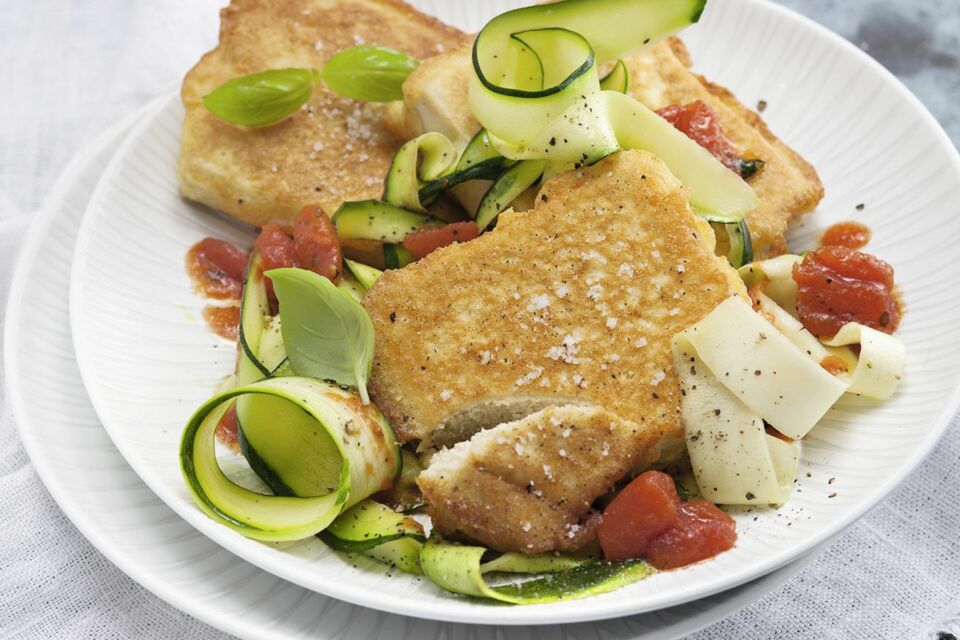 Tofu-Piccata mit Zucchininudeln
