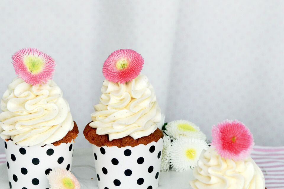 Buttermilch-Cupcakes mit Lemon Curd