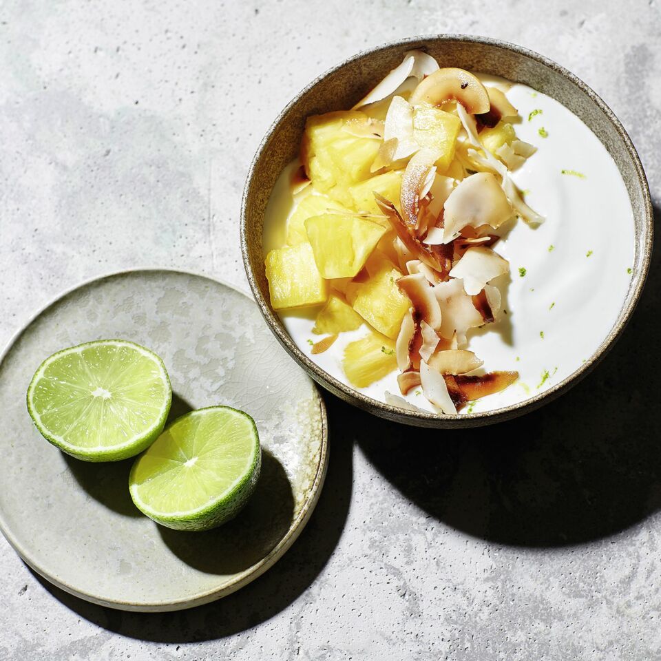 Kokos-Limetten-Quark mit Ananas Rezept | Küchengötter