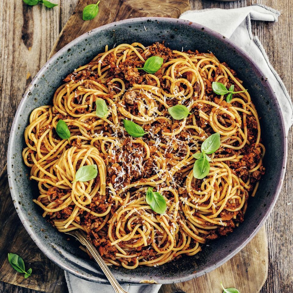 Spaghetti Bolognese mit Pilzen und Nüssen Rezept | Küchengötter