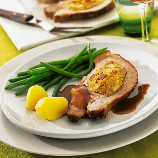 Gefüllte Kalbsbrust mit Bohnen und Kartoffeln Rezept | Küchengötter Gefüllte Kalbsbrust mit Bohnen und Kartoffeln Rezept | Küchengötter
