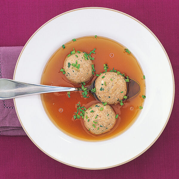 Leberknödelsuppe Rezept | Küchengötter Leberknödelsuppe Rezept | Küchengötter