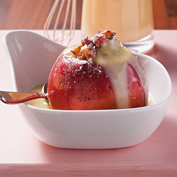 Bratäpfel mit Vanillesauce, Haselnüssen und Rosinen | Küchengötter Bratäpfel mit Vanillesauce, Haselnüssen und Rosinen | Küchengötter