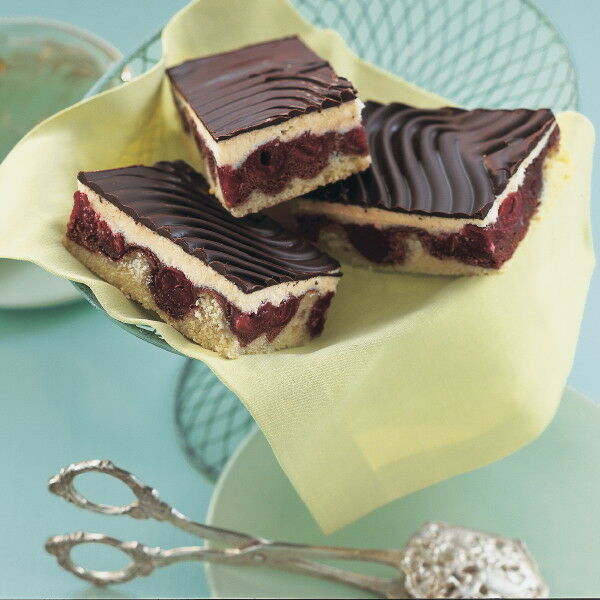 Donauwellen mit Schattenmorellen Rezept | Küchengötter Donauwellen mit Schattenmorellen Rezept | Küchengötter