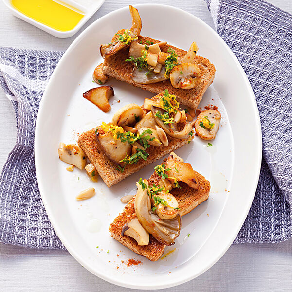 Bruschetta mit Pilzen und Pinienkernen Rezept | Küchengötter