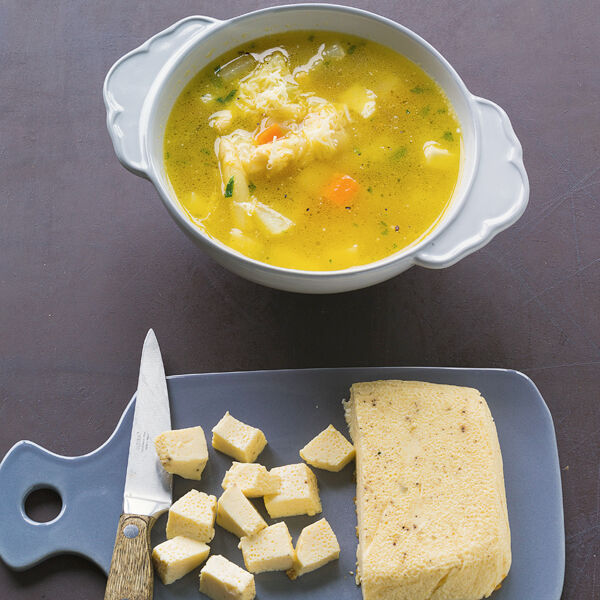 Gemüsebrühe mit Eierstich Rezept | Küchengötter Gemüsebrühe mit Eierstich Rezept | Küchengötter