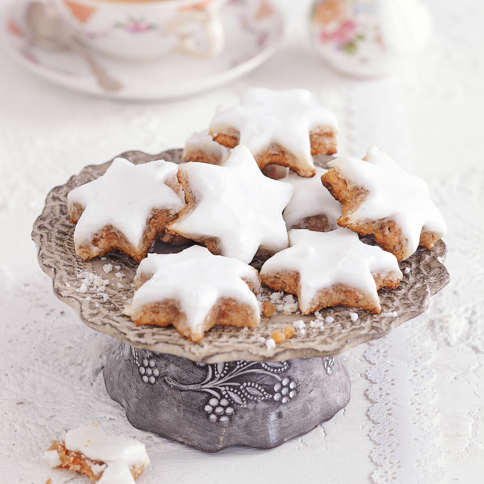 Zimtsterne mit Marzipan Rezept | Küchengötter Zimtsterne mit Marzipan Rezept | Küchengötter