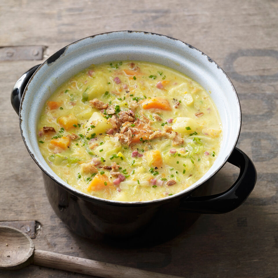Kartoffelsuppe mit Schinkenwürfeln