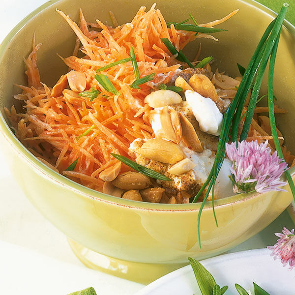 Orientalischer Möhrensalat mit Erdnüssen Rezept | Küchengötter Orientalischer Möhrensalat mit Erdnüssen Rezept | Küchengötter