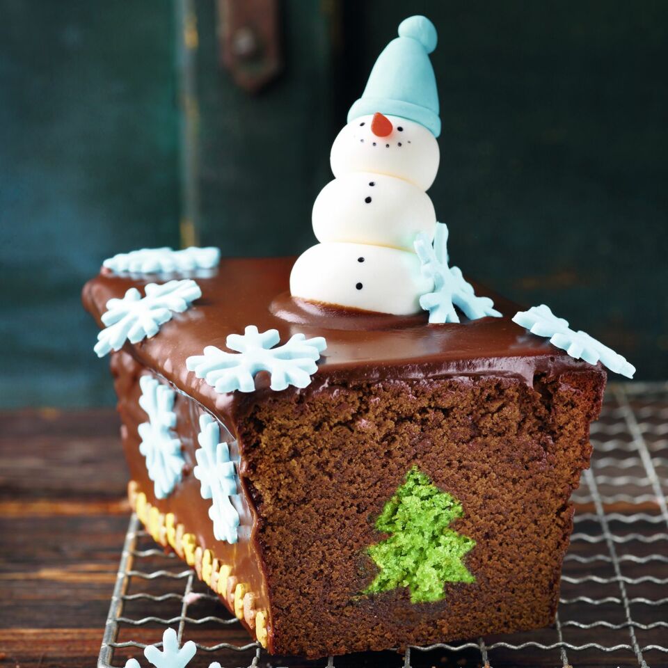 Torte Mit Weihnachtsbaumkern Und Fondant Schneemann Kuchengotter