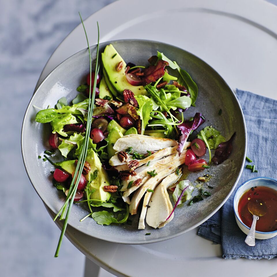 Blattsalate mit Hähnchenfilet und Avocado I Low Carb | Küchengötter Blattsalate mit Hähnchenfilet und Avocado I Low Carb | Küchengötter