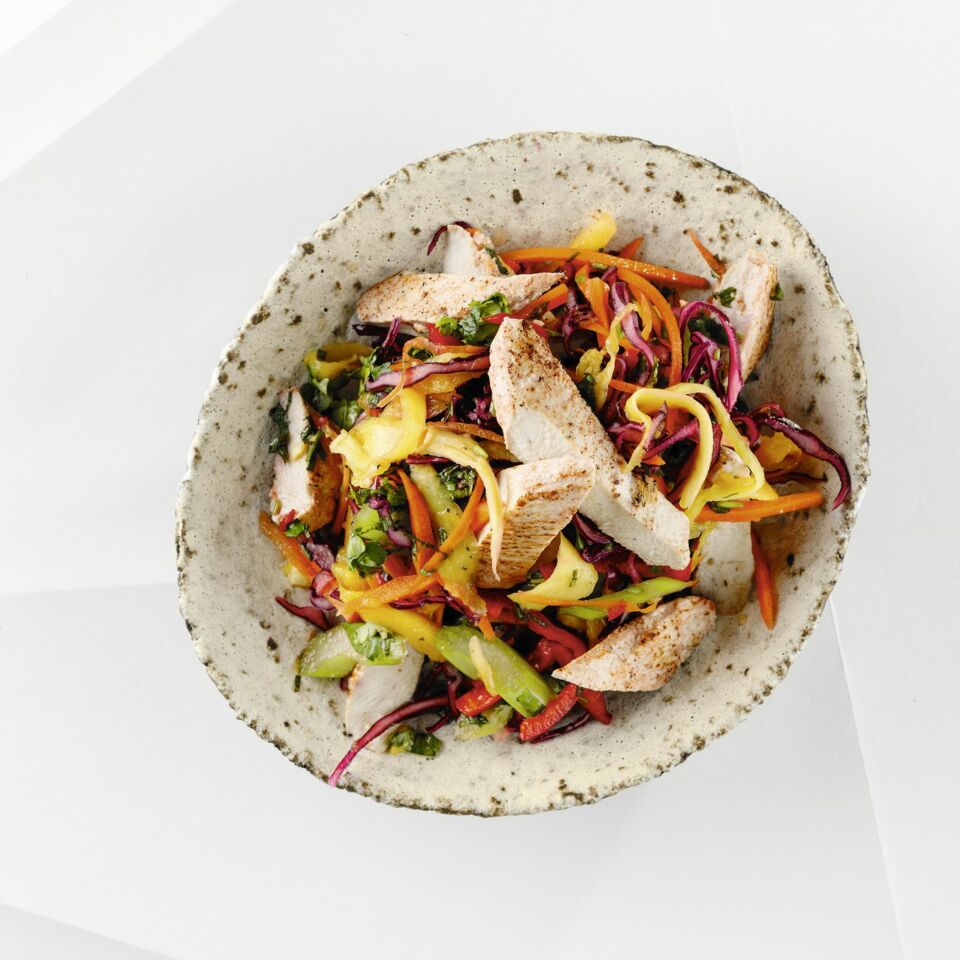 Asia-Rainbow-Salat 
mit Tandoori-Huhn