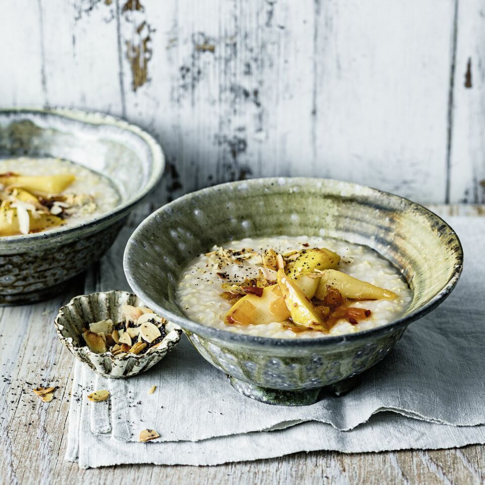 Reis-Congee mit Mohn und Birnenkompott Rezept | Küchengötter Reis-Congee mit Mohn und Birnenkompott Rezept | Küchengötter